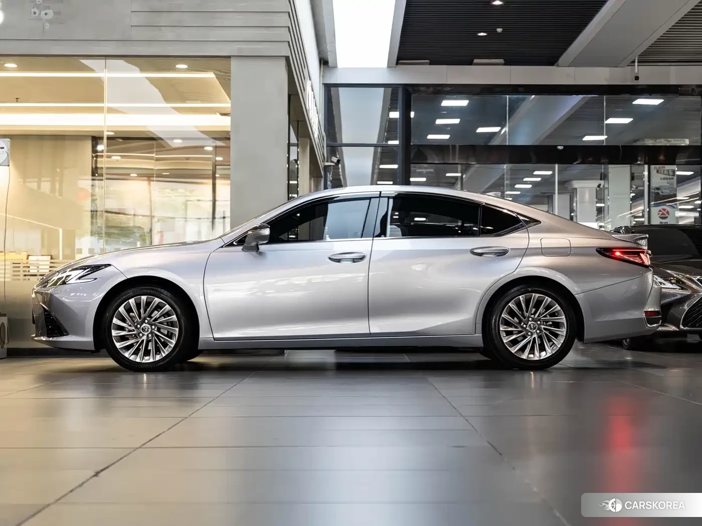 Lexus ES id 4565415 из Китая 15