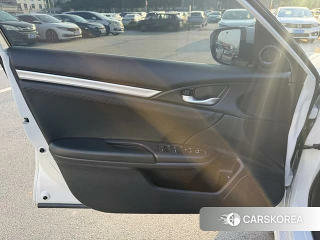 Honda Civic id 4276714 из Китая 15
