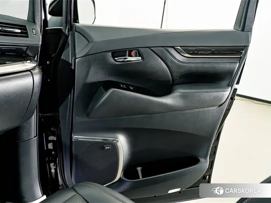 Lexus LM id 4589086 из Китая 15