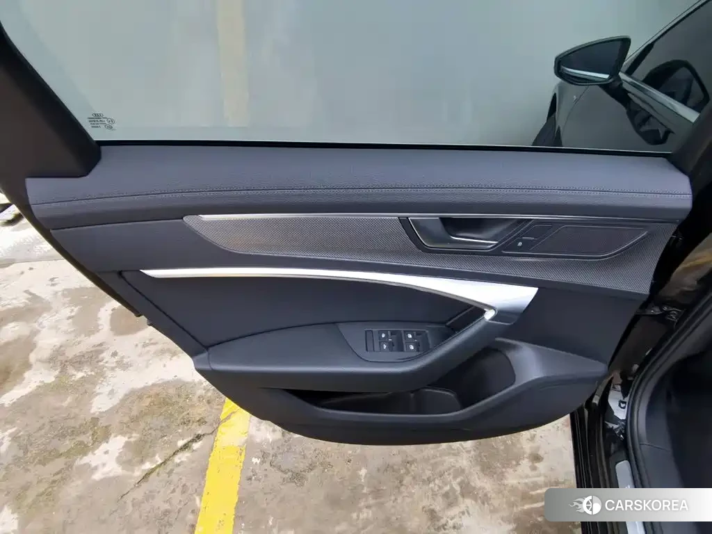 Audi A6L id 4644583 из Китая 15