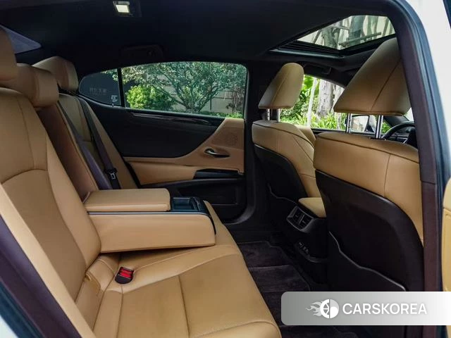 Lexus ES id 3888964 из Китая 15