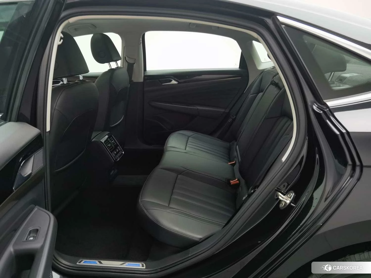 Volkswagen Passat PHEV id 4487215 из Китая 15