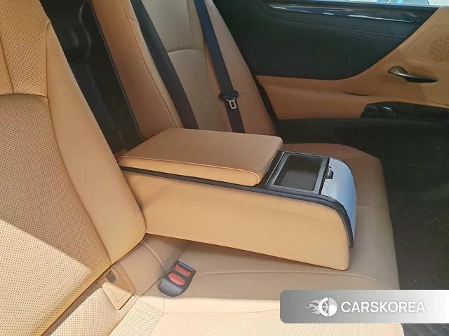 Lexus ES id 4307197 из Китая 15