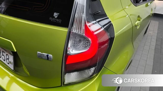 Toyota Prius C id 4760323 из Кореи 15