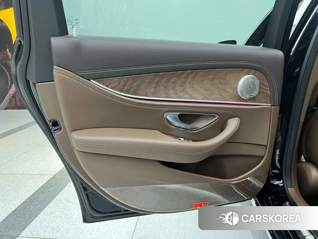 Mercedes-Benz E-class id 4236384 из Китая 15