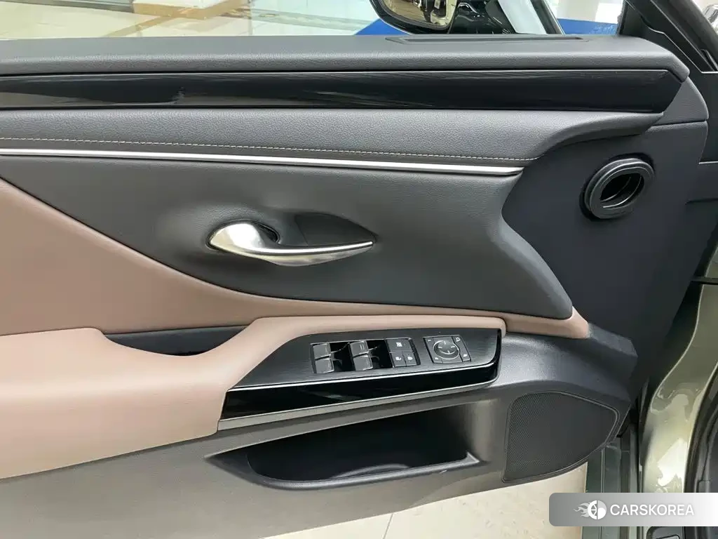 Lexus ES id 4649272 из Китая 15