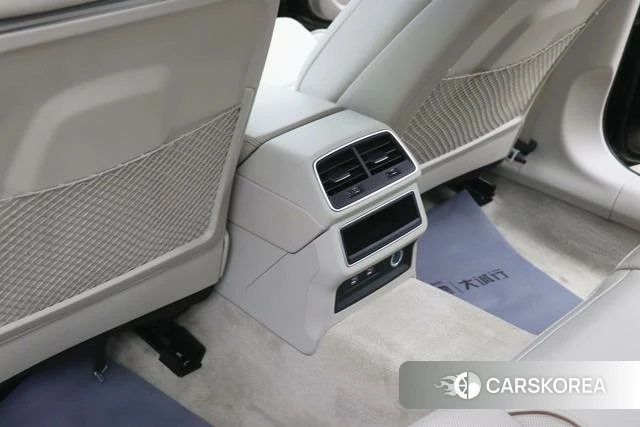 Audi A6L id 4278830 из Китая 15