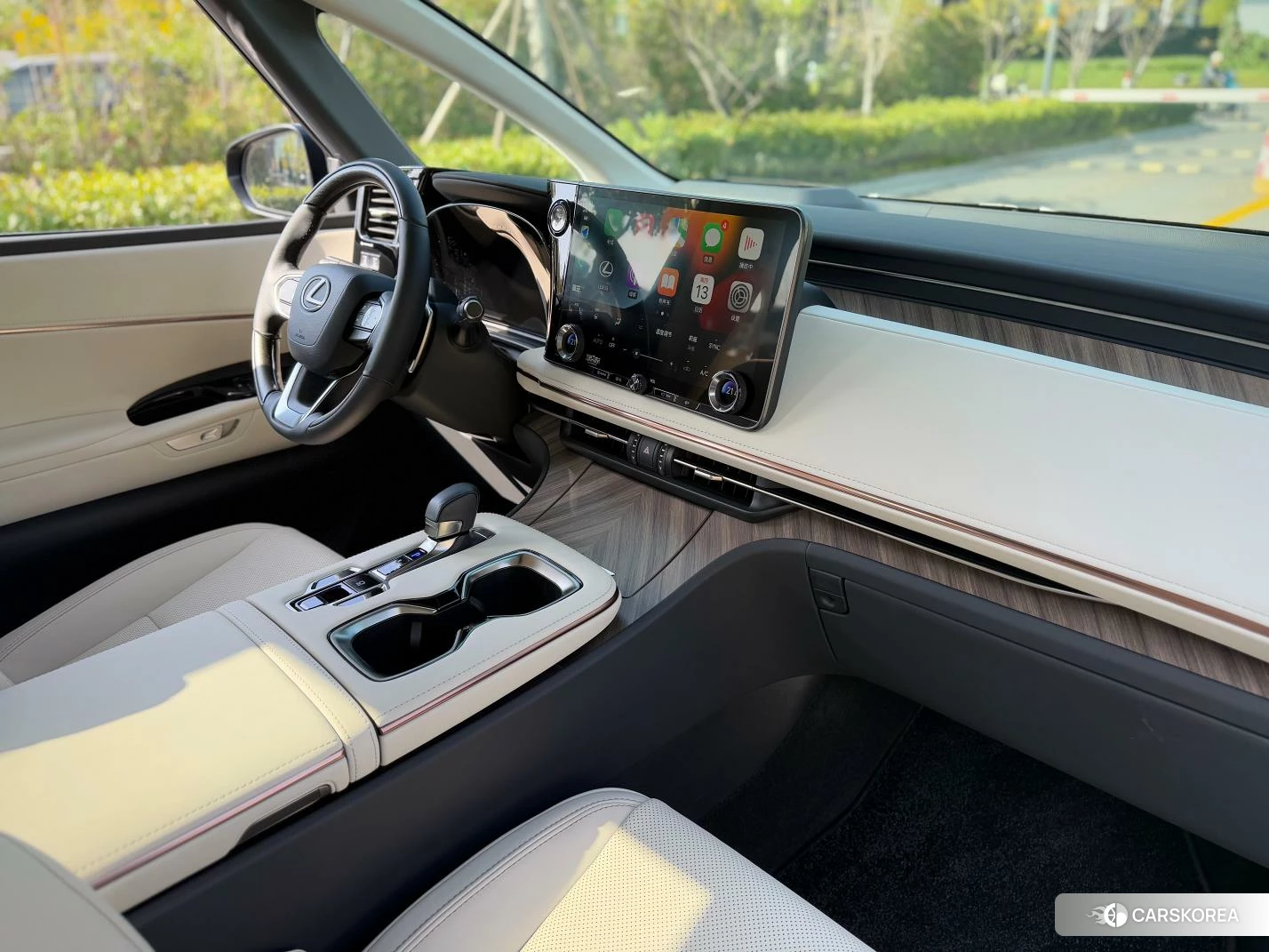 Lexus LM id 4452645 из Китая 15
