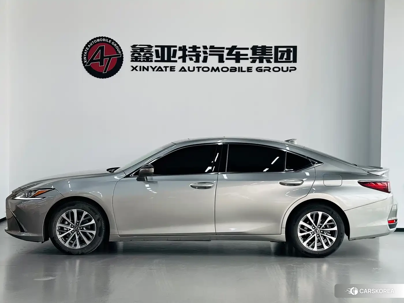Lexus ES id 4515466 из Китая 15