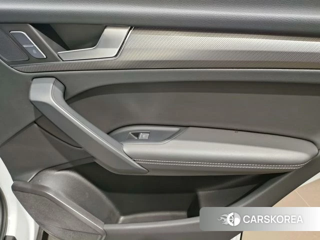Audi Q5L id 4261431 из Китая 15