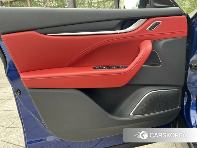 Maserati Levante id 4219592 из Китая 15