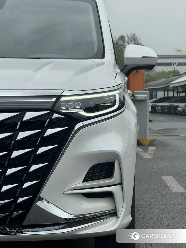 Roewe iMAX8 DMH id 4198799 из Китая 15