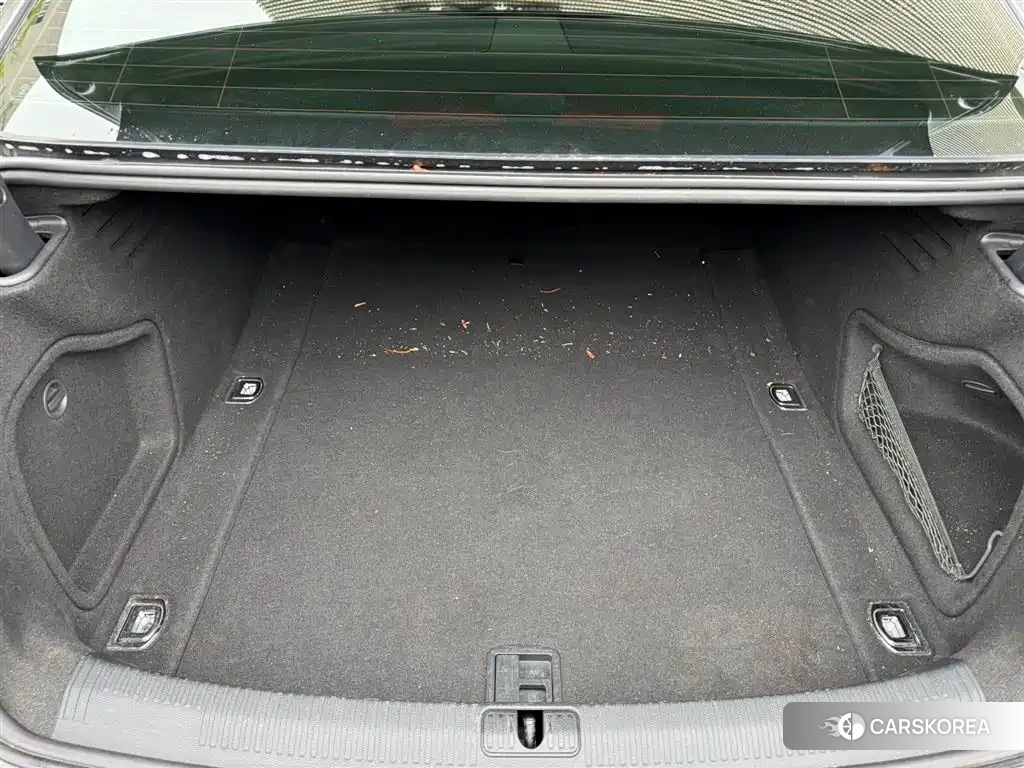 Audi A4L id 4548234 из Китая 15