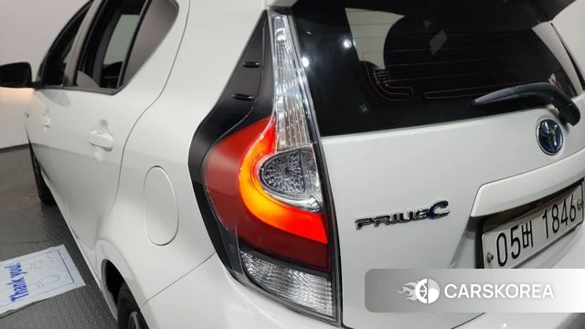 Toyota Prius C id 4557969 из Кореи 15