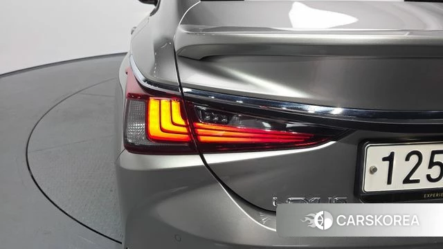 Lexus ES300h 7th generation id 4625347 из Кореи 15