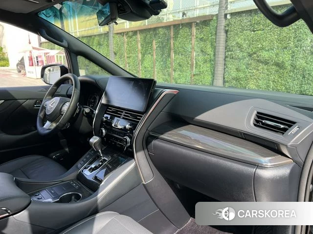 Lexus LM id 4359609 из Китая 15