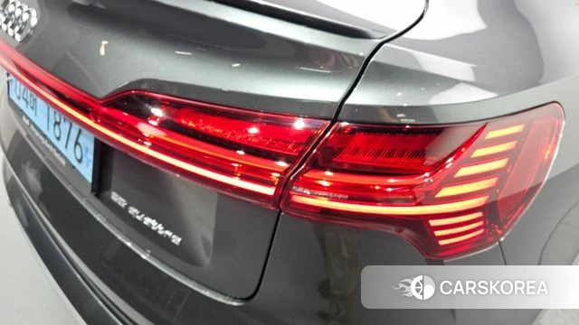 Audi e-Tron id 4231602 из Кореи 15