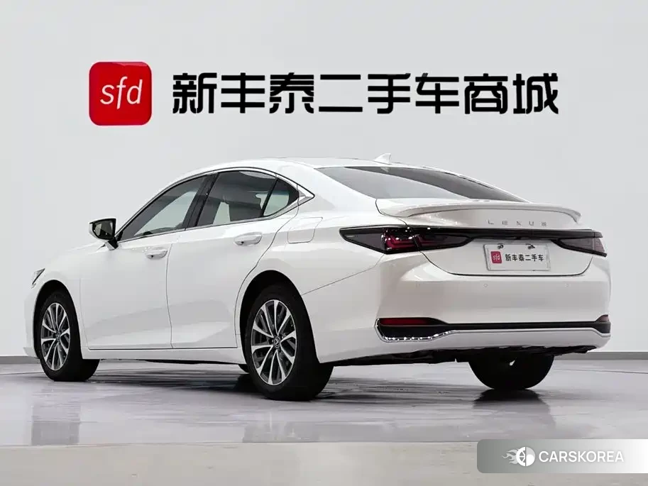 Lexus ES id 4629052 из Китая 15