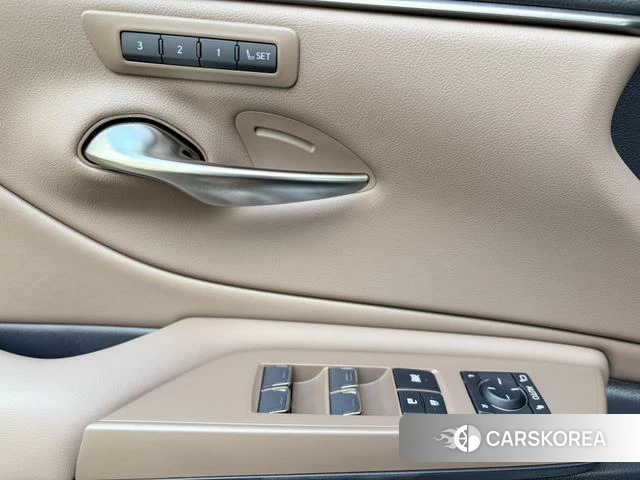 Lexus ES id 4314145 из Китая 15