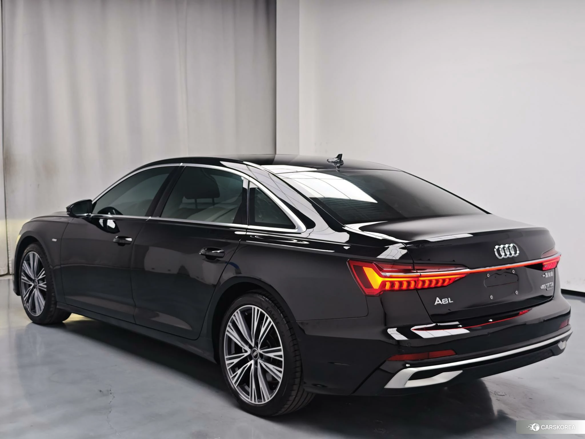 Audi A6L id 4467962 из Китая 15