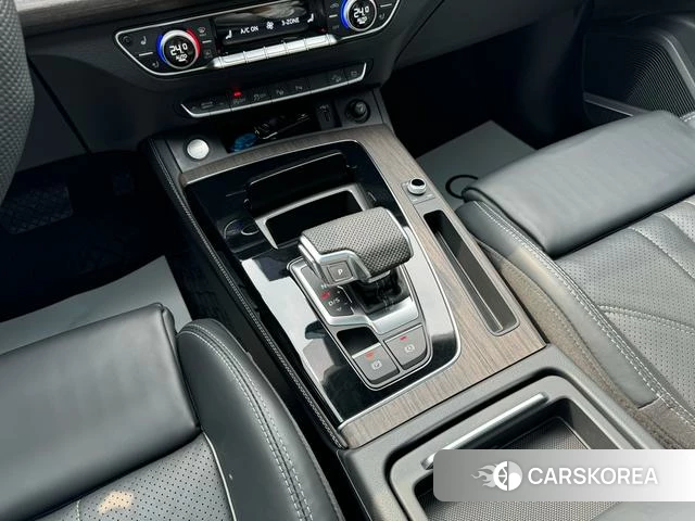 Audi Q5L id 3857940 из Китая 15