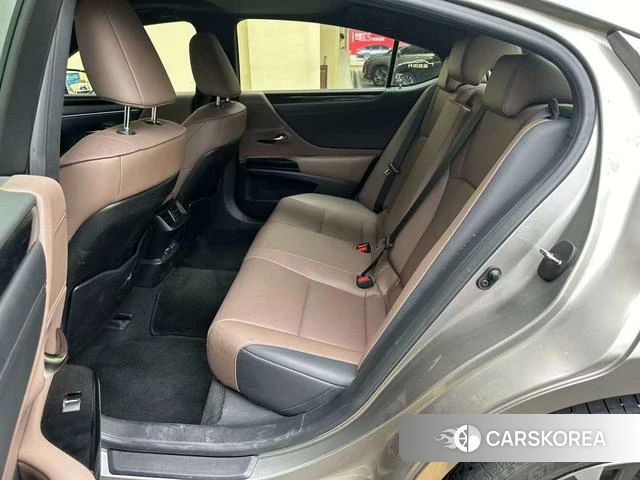 Lexus ES id 4393355 из Китая 15