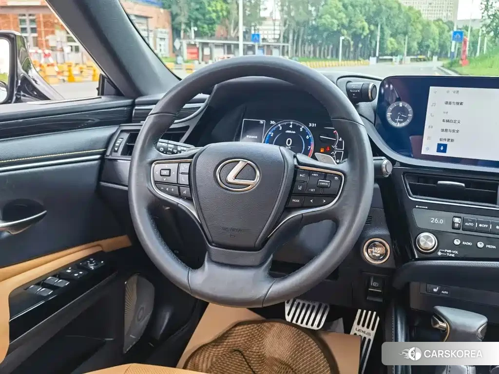 Lexus ES id 4659709 из Китая 15