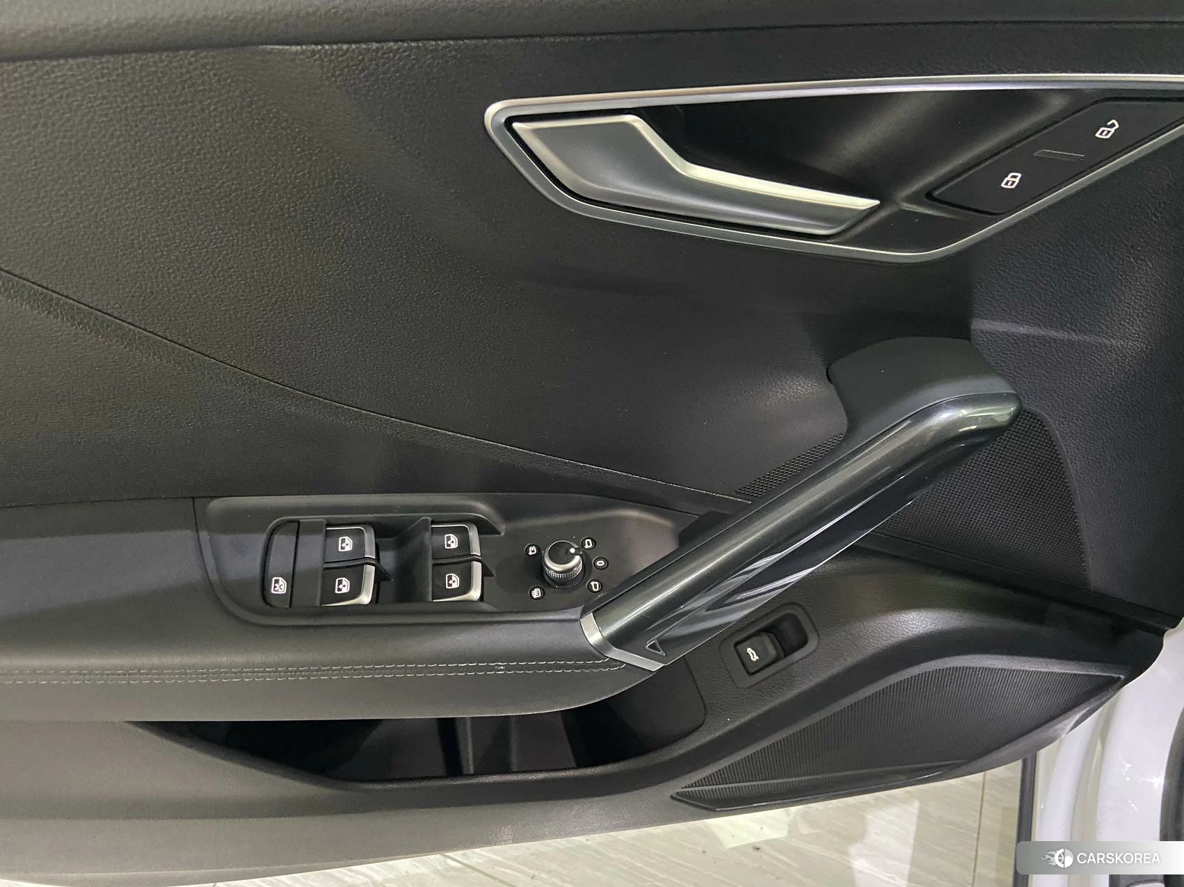 Audi Q2L id 4514796 из Китая 15