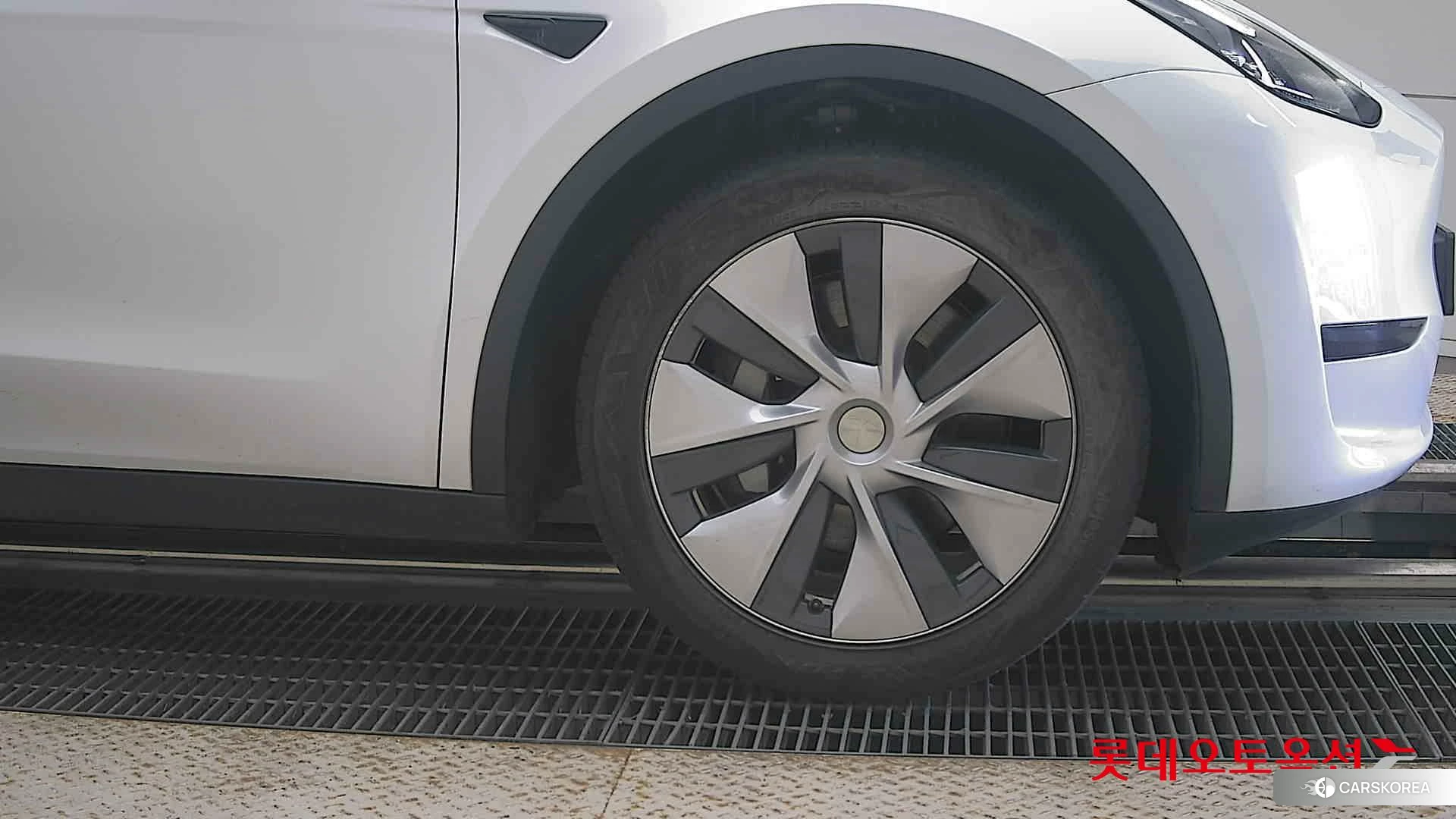 Tesla Model Y RWD id 4909363 из Кореи 15
