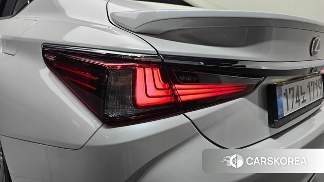 Lexus ES300h 7th generation id 4892757 из Кореи 15