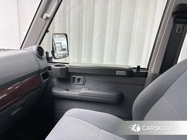 Toyota Land Cruiser 70 Series id 4258079 из Китая 15