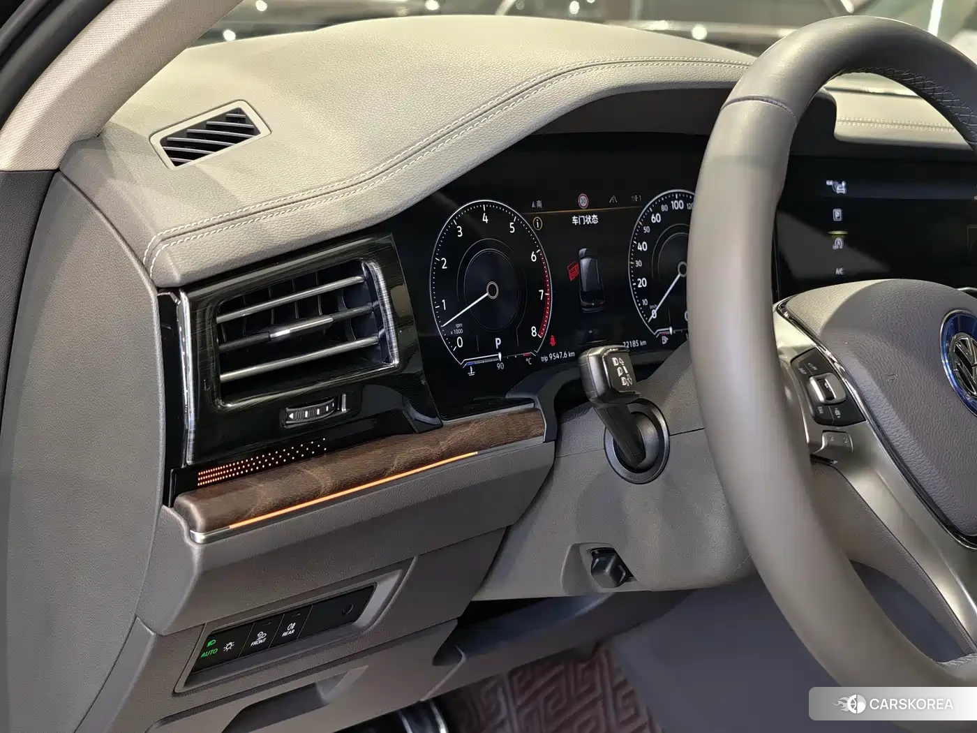 Volkswagen Touareg id 4547632 из Китая 15