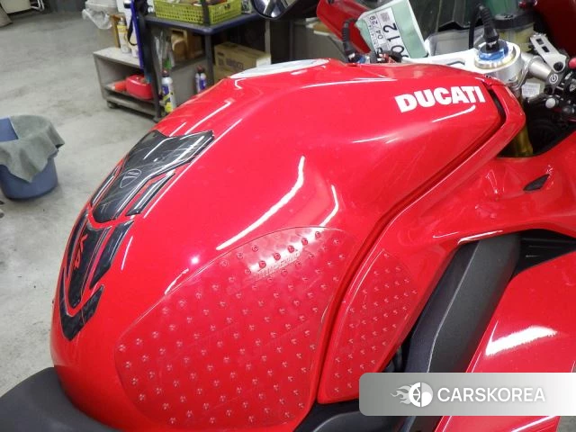 Ducati PANIGALE V4 S id 4191853 из Японии 15