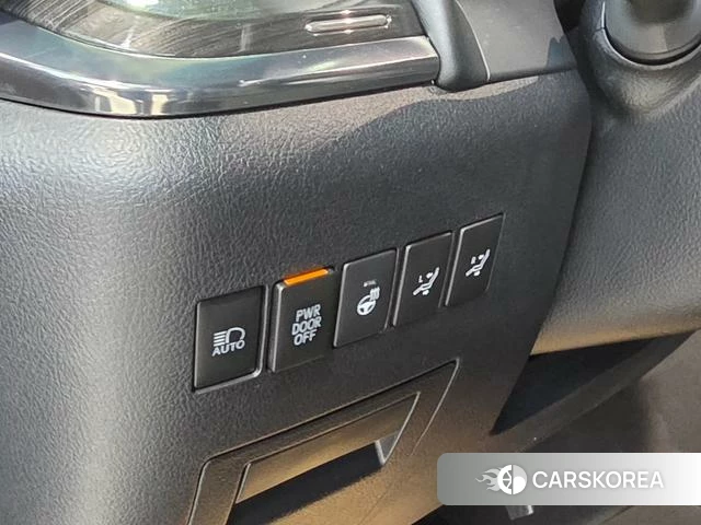 Lexus LM id 4272469 из Китая 15