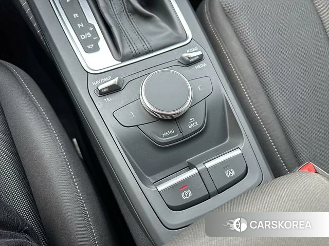 Audi Q2L id 4209864 из Китая 15
