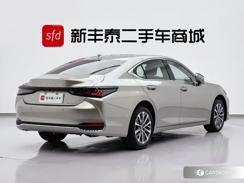 Lexus ES id 4644395 из Китая 15