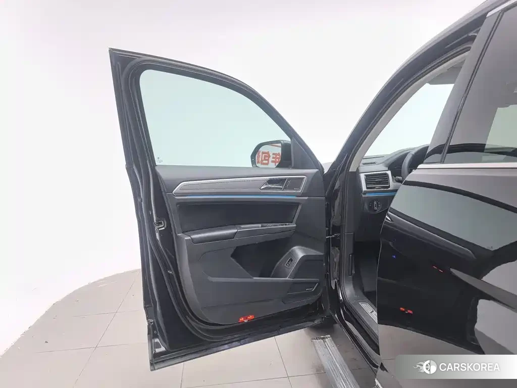 Volkswagen Touareg id 4599566 из Китая 15