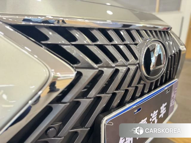 Lexus ES id 4207160 из Китая 15