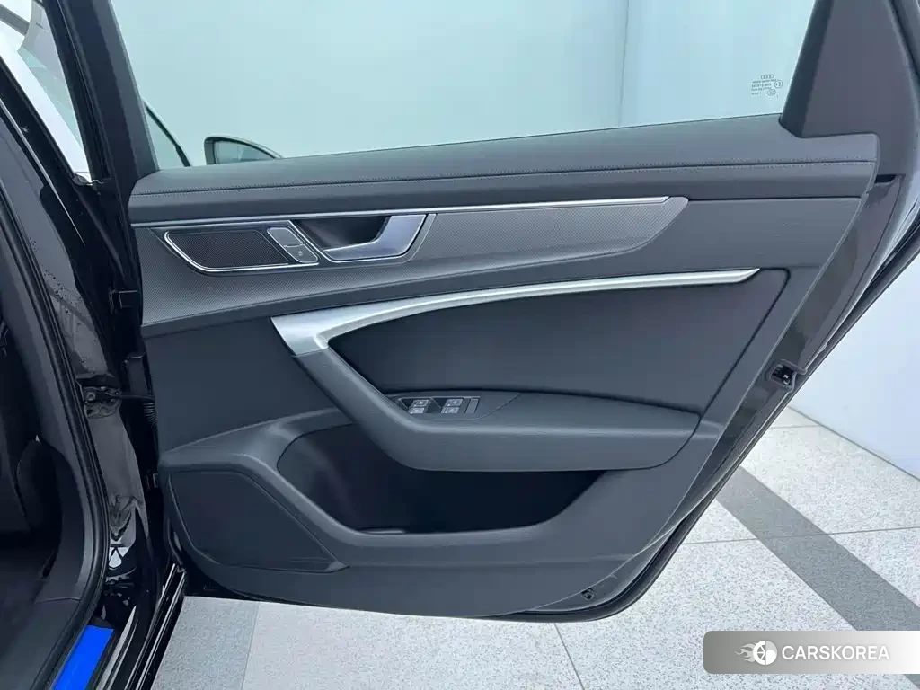 Audi A6L id 4559644 из Китая 15