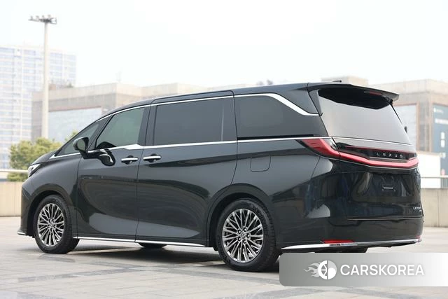 Lexus LM id 4353532 из Китая 15