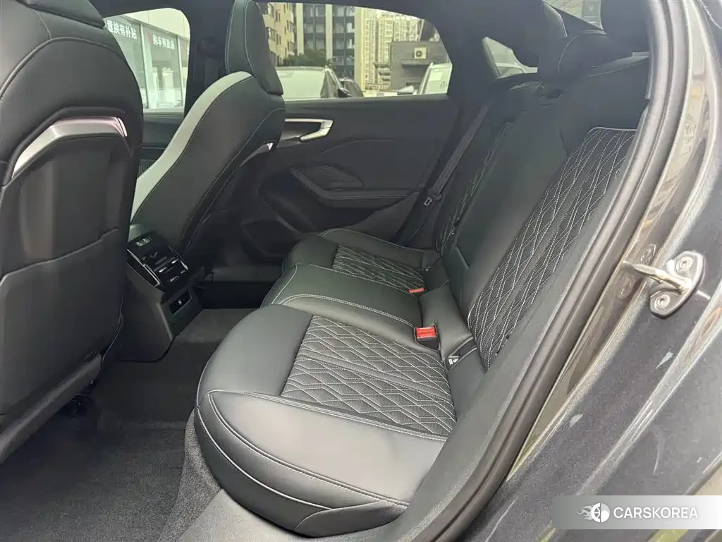 Audi A5L id 4559821 из Китая 15