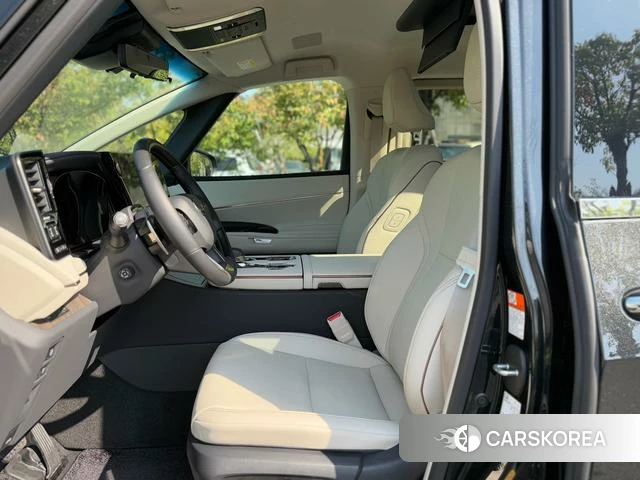 Lexus LM id 4276292 из Китая 15