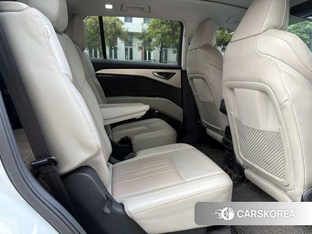 Audi Q5 e-tron id 4263918 из Китая 15