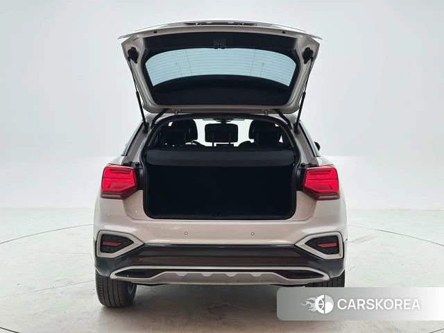 Audi Q2L id 4276672 из Китая 15