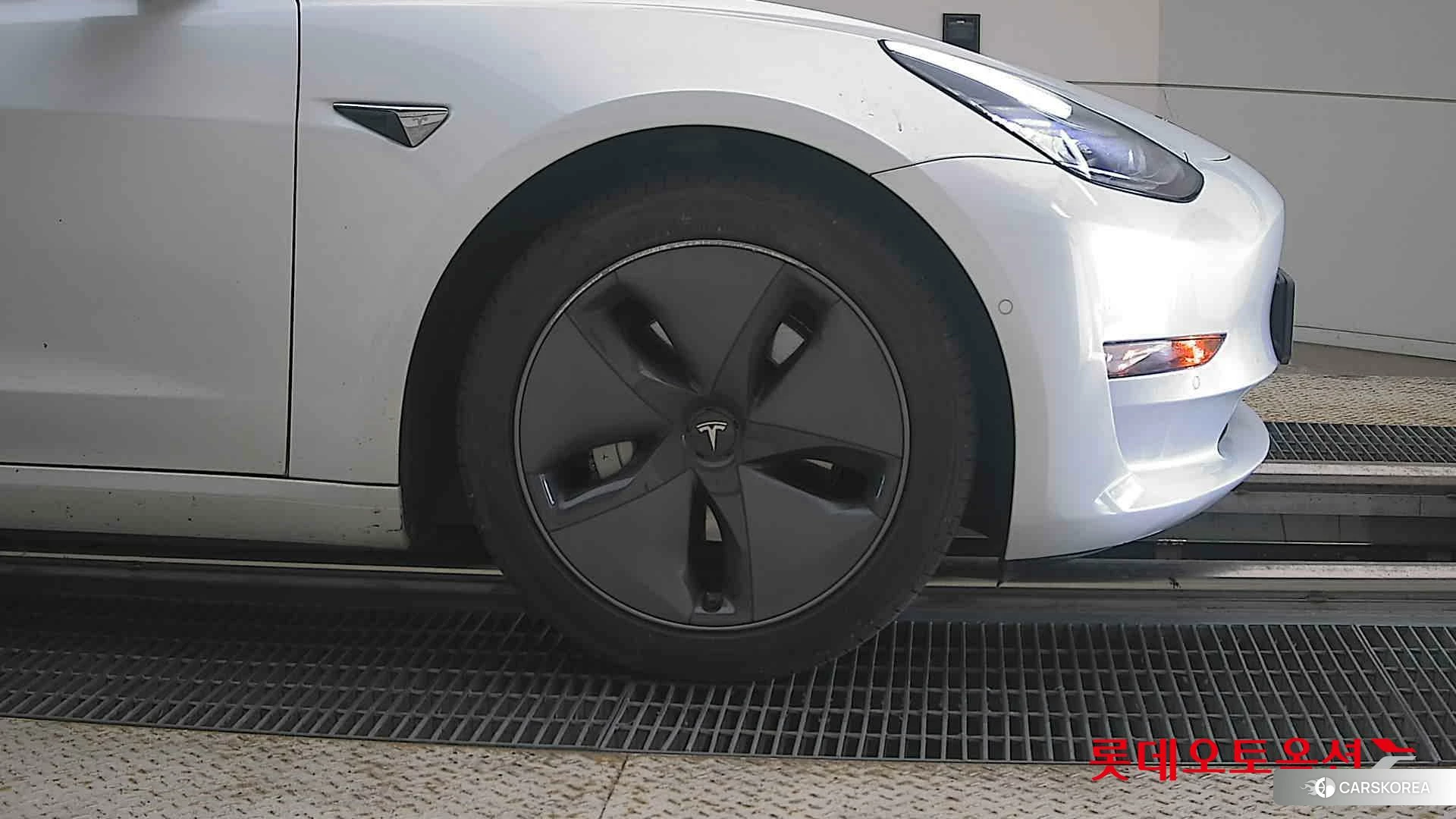 Tesla Model 3 Standard Range Plus RWD id 4679263 из Кореи 15