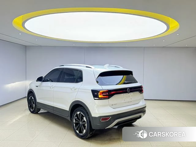 Volkswagen Exploring the shadow id 4265875 из Китая 15