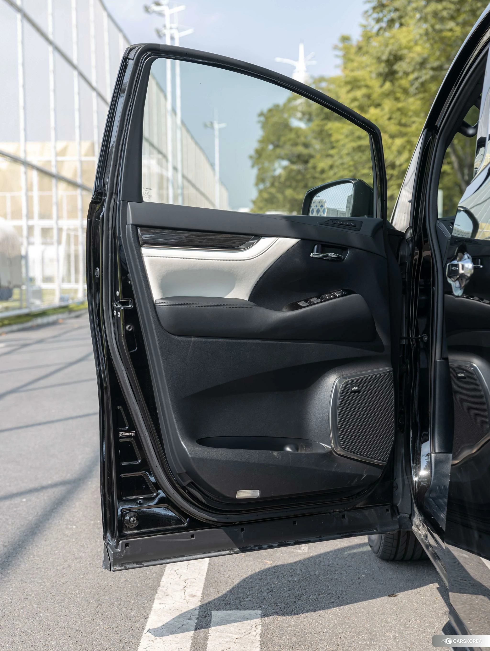Lexus LM id 4421207 из Китая 15