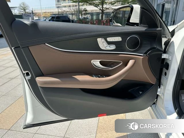 Mercedes-Benz E-class id 4263758 из Китая 15