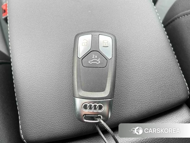 Audi A4L id 4290433 из Китая 15