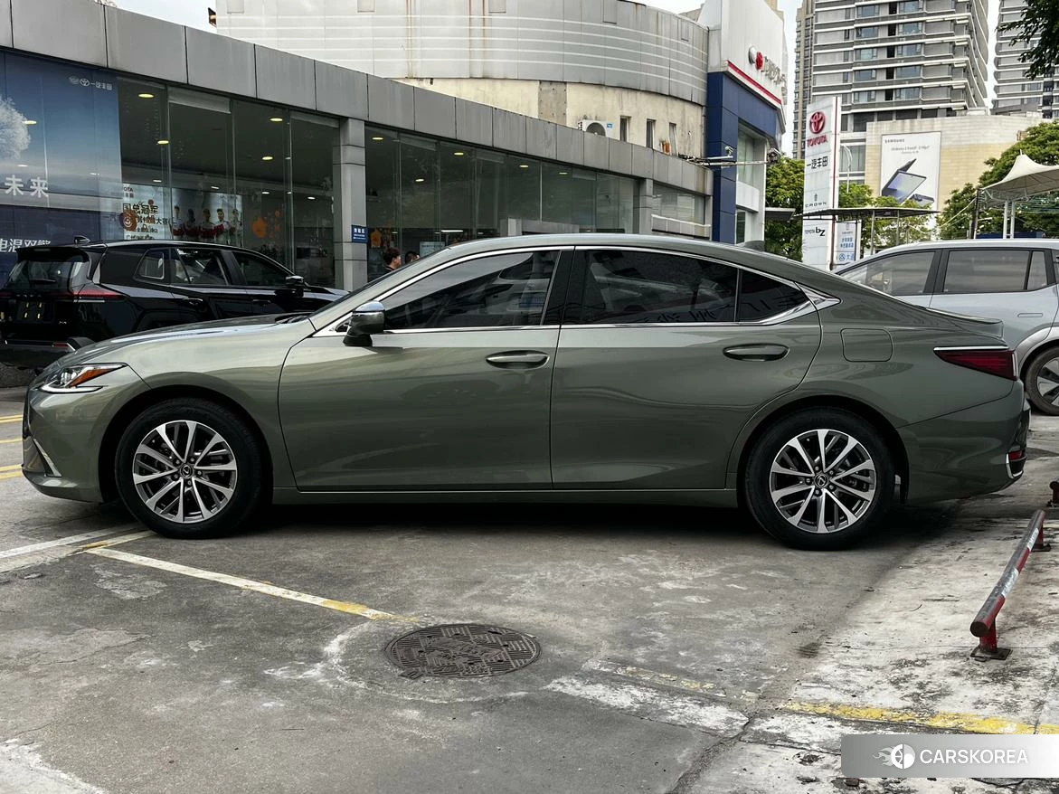Lexus ES id 4486407 из Китая 15